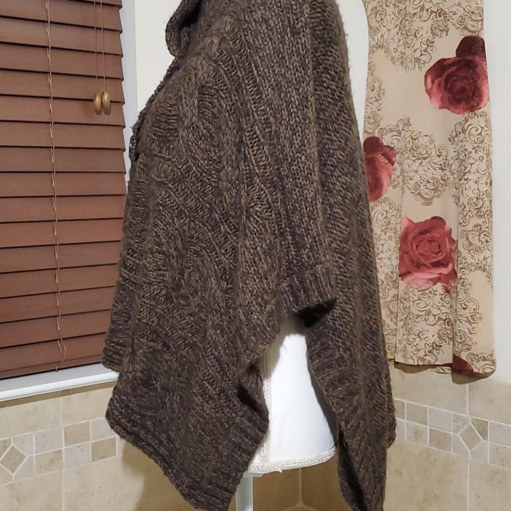 Collared Knit Poncho - Picture 4 of 8